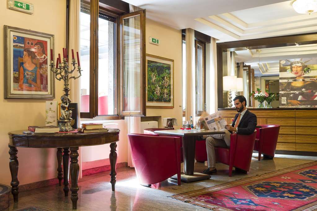 Hotel Carrobbio Милано Интериор снимка